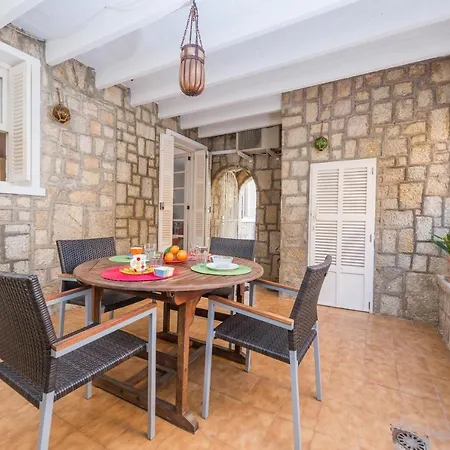 Apartment Xarus 1